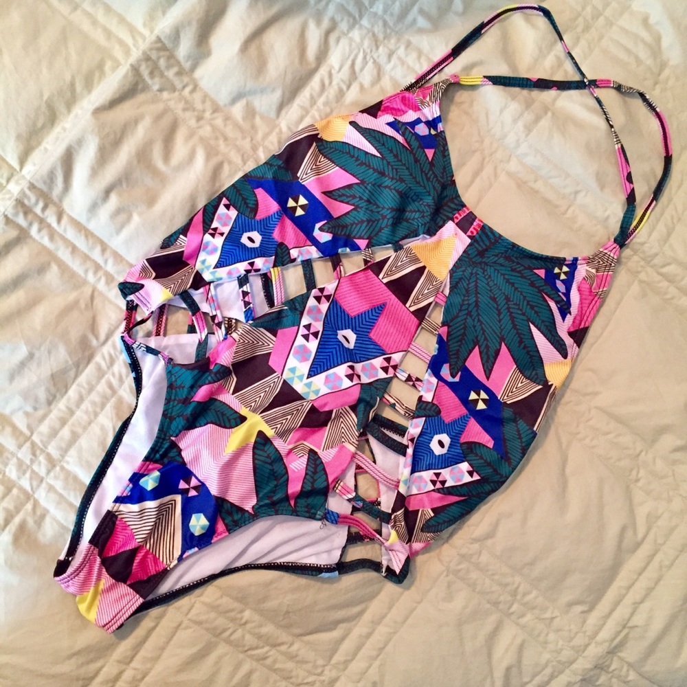 Geoleaf Cutout Monokini (Size M)